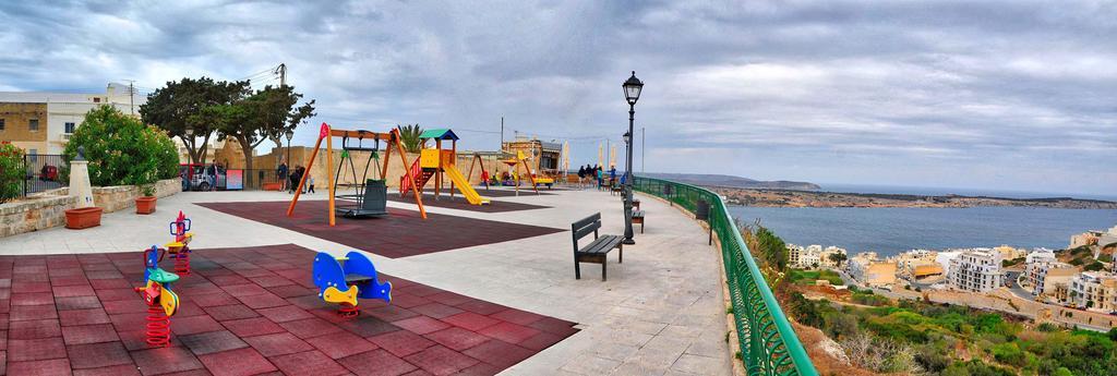 Beachfront Seaview Haven: Malta's Coastal Retreat Mellieha Exterior photo